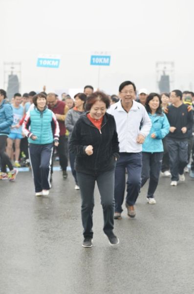 嘉宾领跑